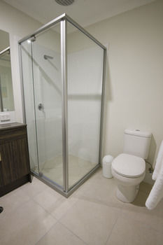Direct Hotels - Breeze On Brightwater - Accommodation 4U 33