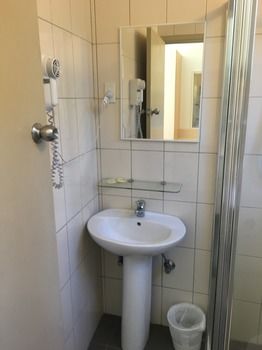 Westside Motor Inn - Accommodation 4U 6