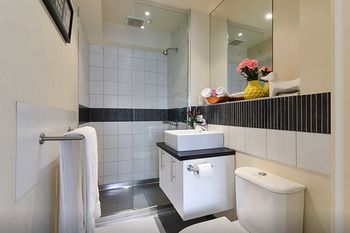 Anchor On Collins - Accommodation 4U 4