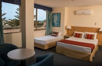 Newcastle Beach Hotel - Accommodation 4U 5