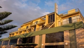 Newcastle Beach Hotel - Accommodation 4U 13