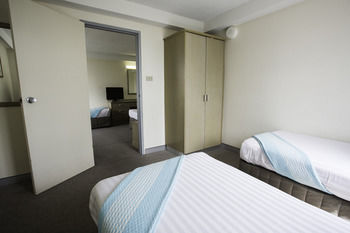 Newcastle Beach Hotel - Accommodation 4U 24