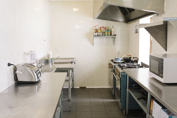 Mad Monkey Backpackers On Broadway - Adults Only - Accommodation 4U 5