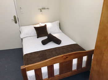 Mad Monkey Backpackers On Broadway - Adults Only - Accommodation 4U 10