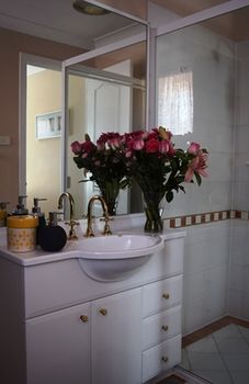 Cutmore Cottages - Bagala Bungalow - Accommodation 4U 11