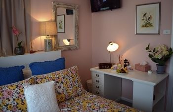 Cutmore Cottages - Bagala Bungalow - Accommodation 4U 19