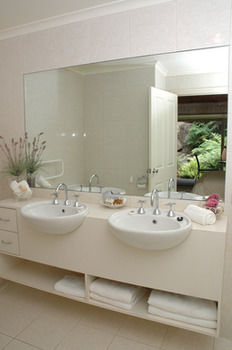 Myers Creek Cascades Luxury Cottages - Accommodation 4U 9