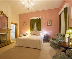 Racecourse Inn - The - Accommodation 4U 3