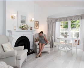 White Dove Cottage Bed And Breakfast - Accommodation 4U 0