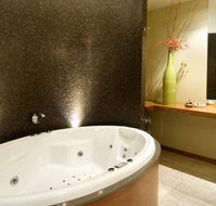 Hepburn Spa Pavilions - Saffron - Accommodation 4U