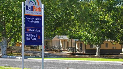 Ball Park Caravan Park - Accommodation 4U 0