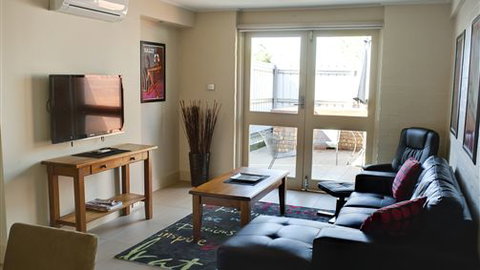 Brougham Arms Hotel - Accommodation 4U 5