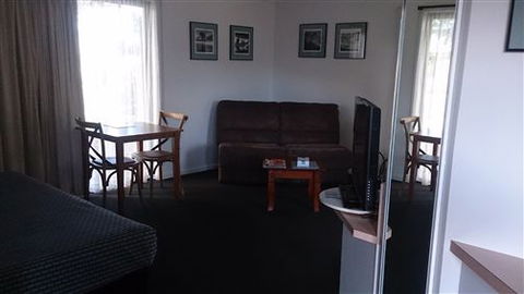 Budget On The Lake - Accommodation 4U 0