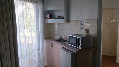 Budget On The Lake - Accommodation 4U 1
