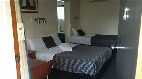 Budget On The Lake - Accommodation 4U 3