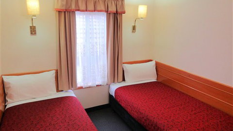 Hermitage Motor Inn - Accommodation 4U 7
