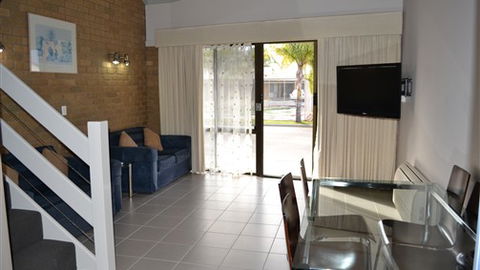 Lake Edge Resort - Accommodation 4U 1