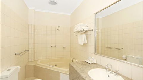 Quality Inn & Suites The Menzies - Accommodation 4U 1