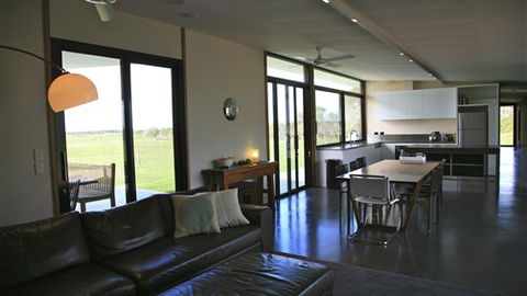 Just Inside The Gate - Accommodation 4U 2