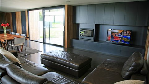 Just Inside The Gate - Accommodation 4U 7