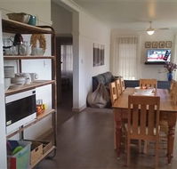Lakeside Vista Holiday House - Accommodation 4U