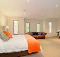 Newington Lake House - Accommodation 4U