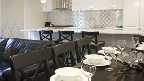 Executive Townhouse On MacArthur - Accommodation 4U 1
