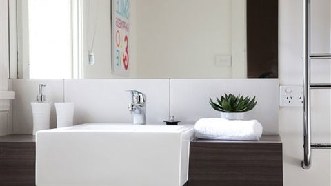 Phyl & May's Luxury Accommodation - Accommodation 4U 7