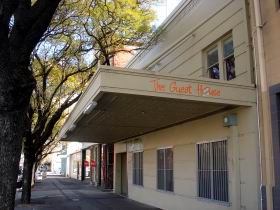 Backpack Oz And The Guest House - Accommodation 4U 3