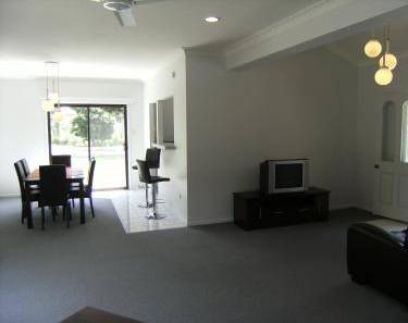 A Beach 'N Reef Motel - Accommodation 4U 0