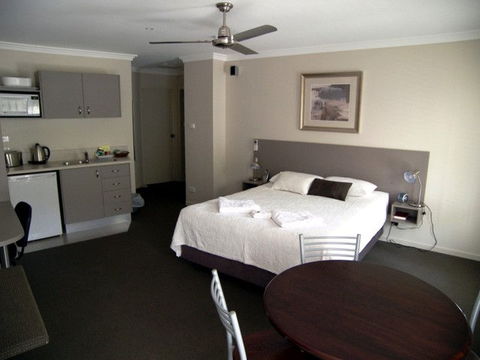 Aston Hill Motor Lodge - Accommodation 4U 0