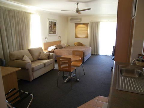 Aston Hill Motor Lodge - Accommodation 4U 3