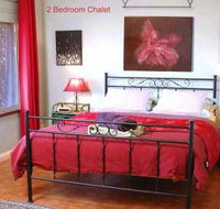 Bettenay's Lakeside Loft Spa Apartment - Accommodation 4U