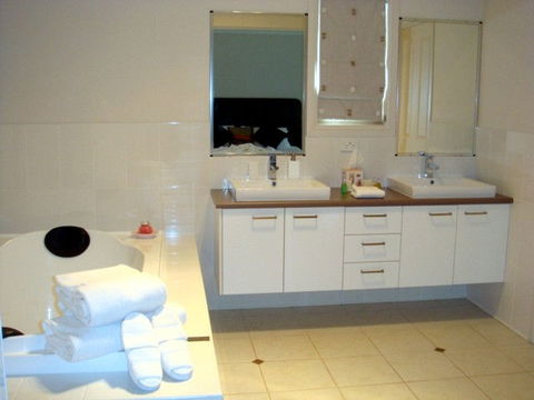 Camelot Boutique Accommodation - Accommodation 4U 3