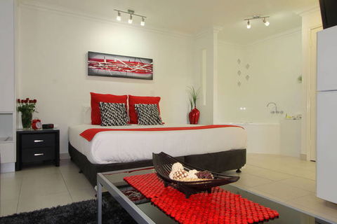 Charm City Motel - Accommodation 4U 0