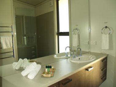 Razorback 6 - Accommodation 4U 3
