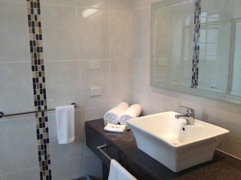 Econolodge Heritage Inn - Accommodation 4U 6