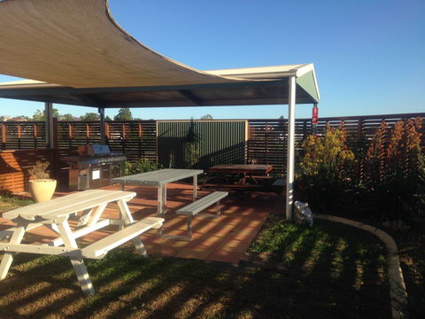 Gympie Caravan Park - Queens Park - Accommodation 4U 0