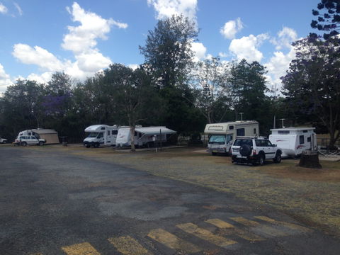 Gympie Caravan Park - Queens Park - Accommodation 4U 4