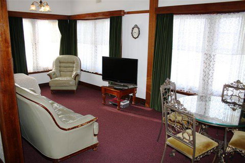 Motel Mayfair On Cavell - Accommodation 4U 2
