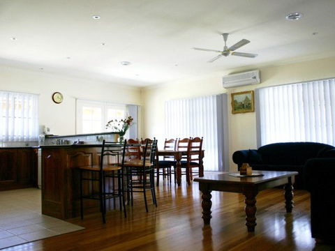 Murrindindi Executive Retreat - Accommodation 4U 1
