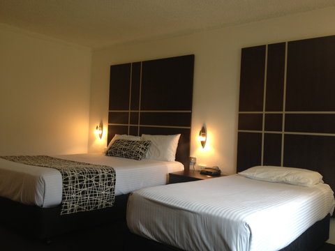 Quality Inn The Willows - Accommodation 4U 5