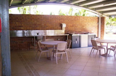 Rollingstone Beach Caravan Resort - Accommodation 4U 6