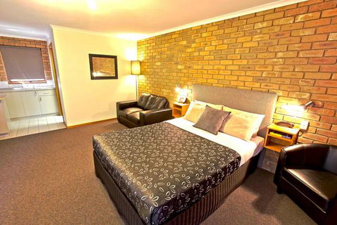 Statesman Motor Inn - Accommodation 4U 2