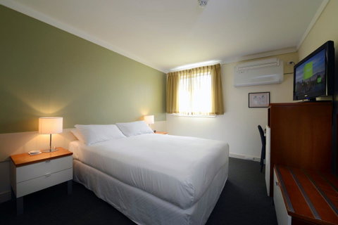Sullivans Hotel - Accommodation 4U 5
