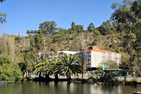 Sullivans Hotel - Accommodation 4U 4