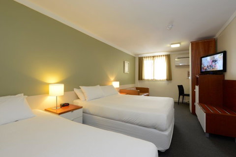 Sullivans Hotel - Accommodation 4U 7