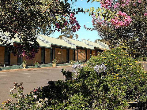 Tarcutta Halfway Motor Inn/Horse Hotel - Accommodation 4U 1