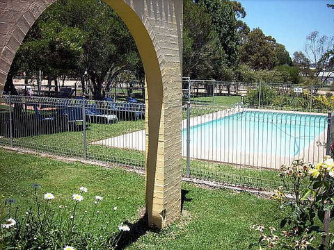 Tarcutta Halfway Motor Inn/Horse Hotel - Accommodation 4U 2