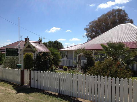 Tenterfield Luxury Historic C1895 Cottage - Accommodation 4U 0